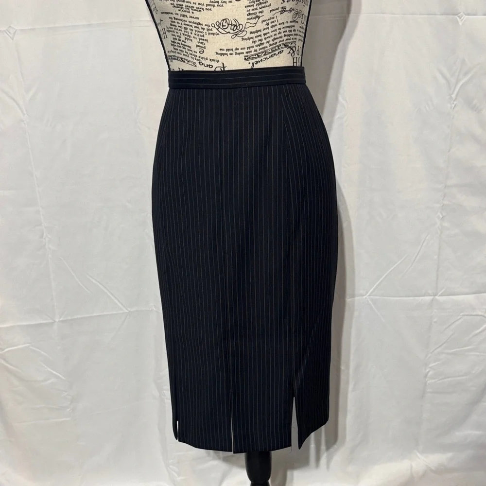 💜 2/$15 💜 Larry Levine Black Pinstripe Pencil Skirt